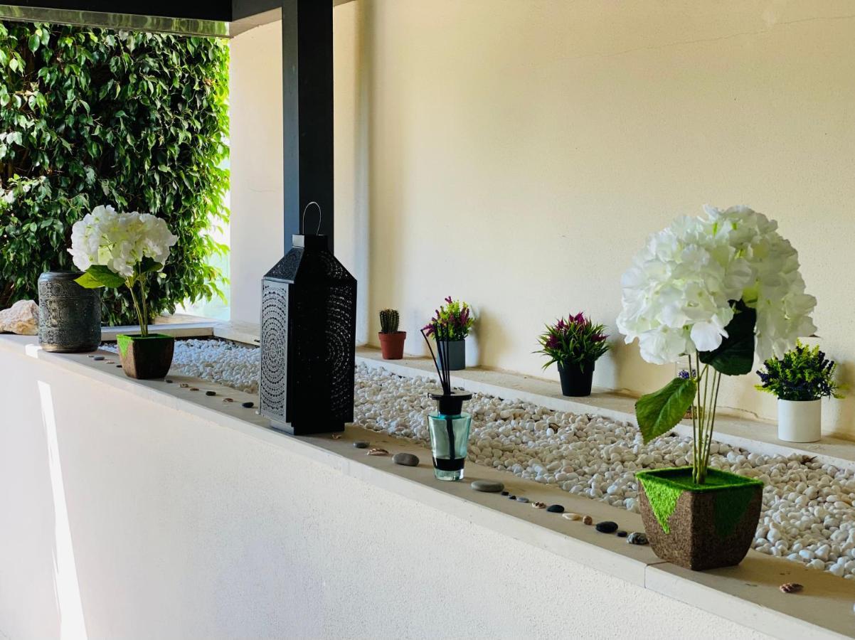 Amazing Two Bedroom Apartment In Los Flamingos, Marbella Estepona Bagian luar foto