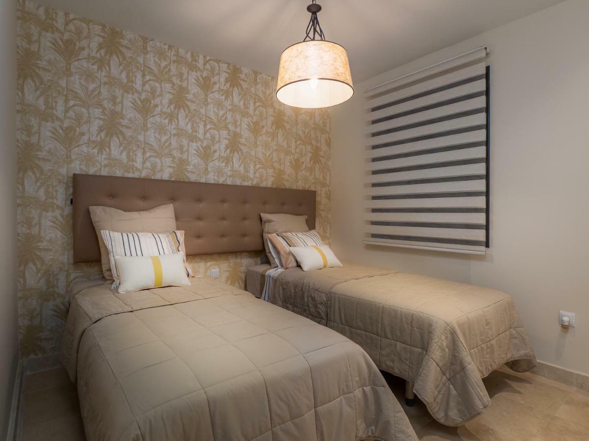 Amazing Two Bedroom Apartment In Los Flamingos, Marbella Estepona Bagian luar foto
