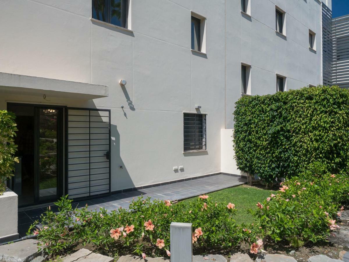 Amazing Two Bedroom Apartment In Los Flamingos, Marbella Estepona Bagian luar foto