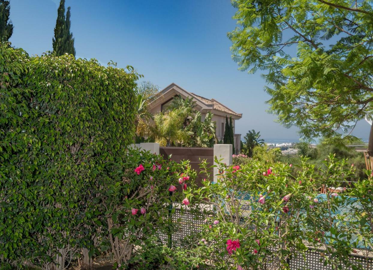 Amazing Two Bedroom Apartment In Los Flamingos, Marbella Estepona Bagian luar foto